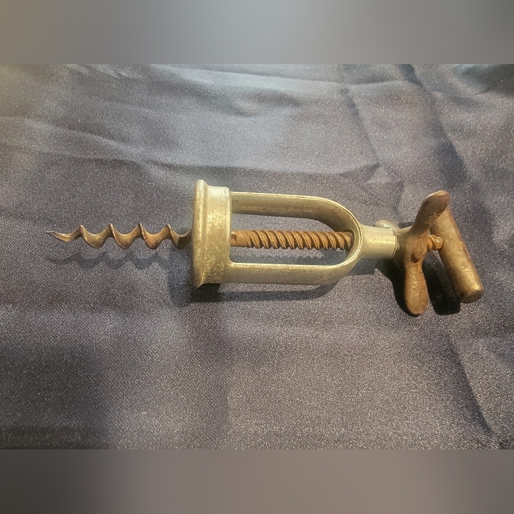 (J19) Vintage wine opener